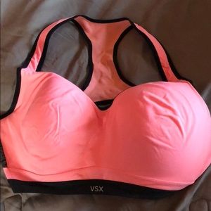 😍LIGHTLY WORN VS SPORT BRA😍